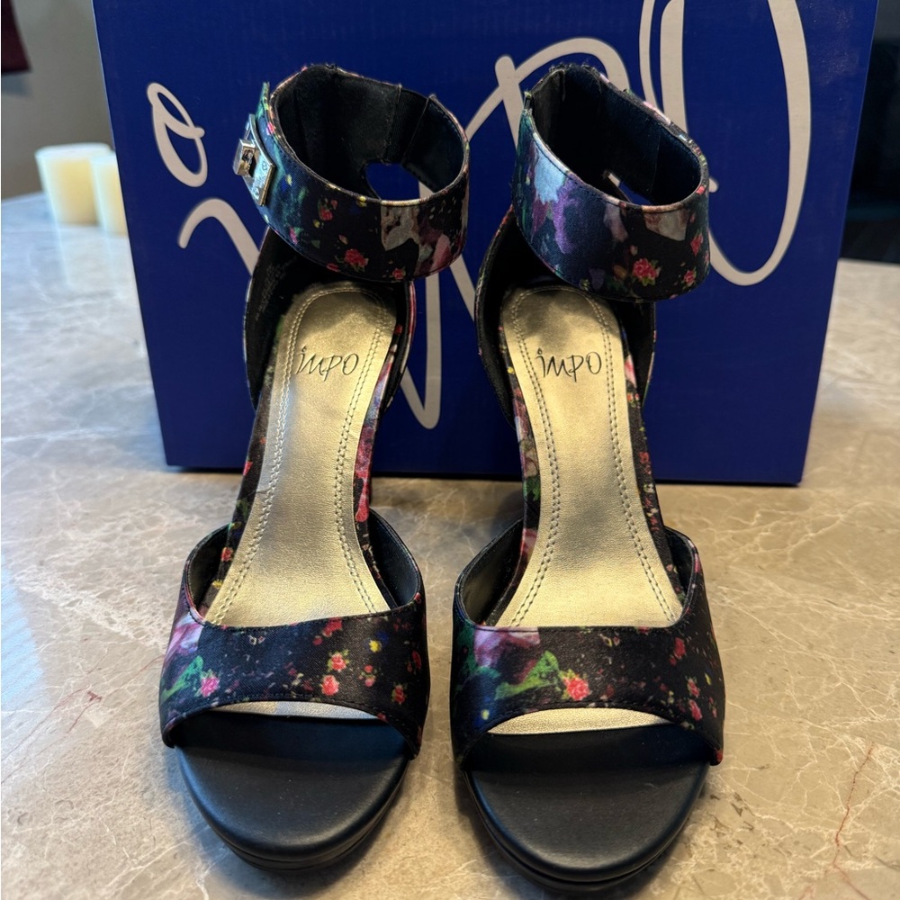 Women's Floral Black Sandals
